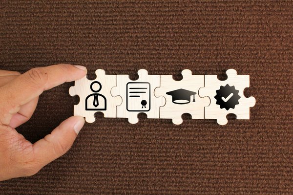 Quelles qualifications professionnelles sont nécessaires pour un chef de projet en restauration de zones humides?