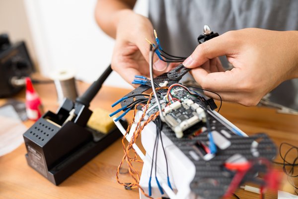 Comment utiliser la technologie des drones pour le reboisement d'espaces naturels dégradés ?